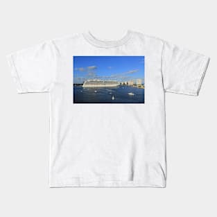 Regal Princess departing Kids T-Shirt